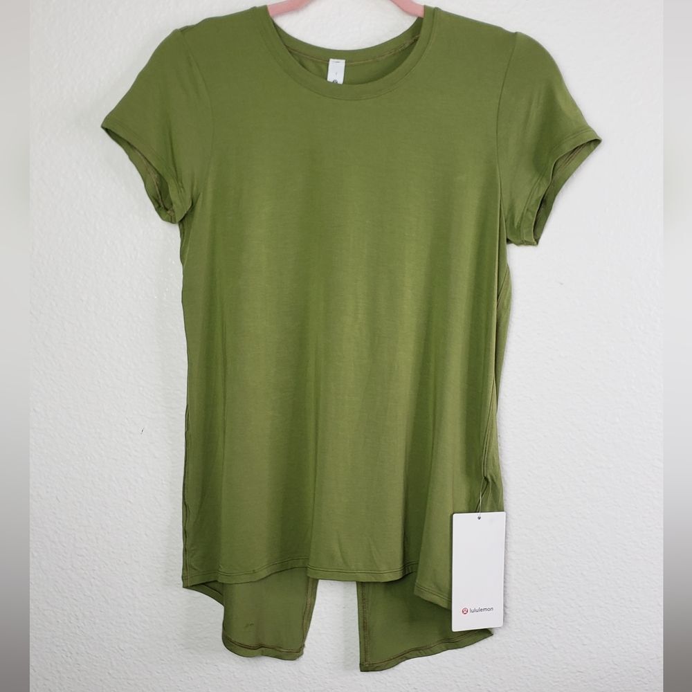 Lululemon Open up tie back green tee size 2